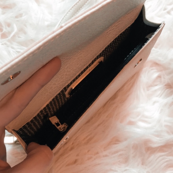 MEGA SALE! 2 in 1 Ivory Crossbody Bag - Picture 8 of 8